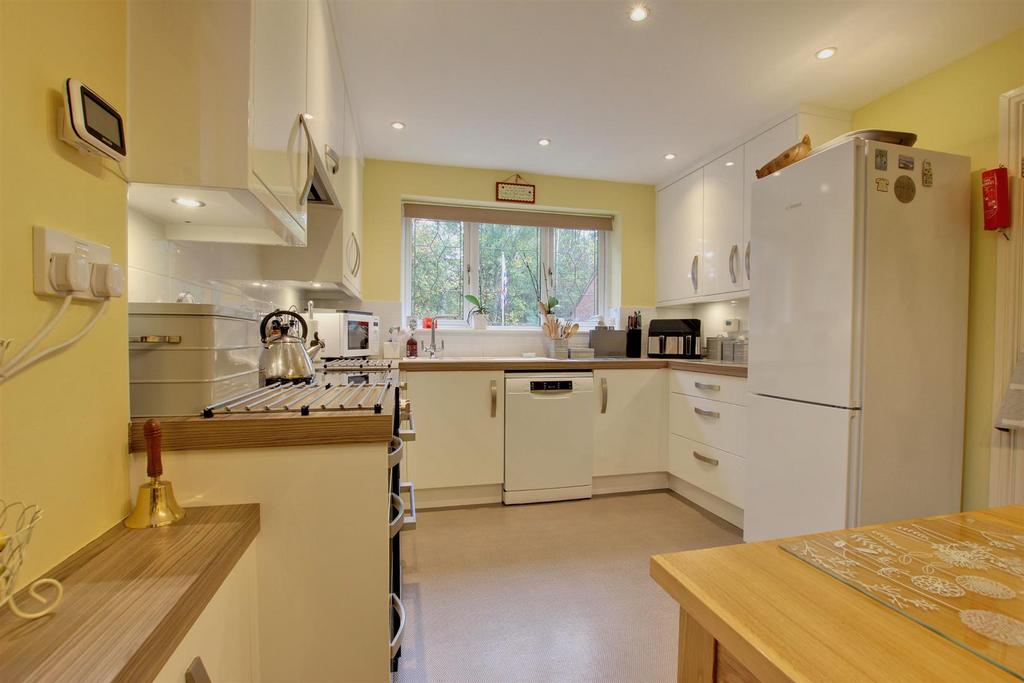 Chester Avenue, Beverley 4 bed detached house £399,950