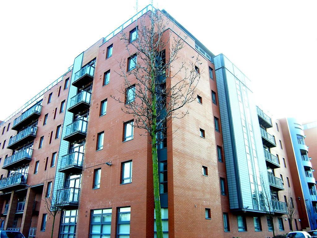 City Gate 2, Blantyre Street... 2 bed apartment £975 pcm (£225 pw)