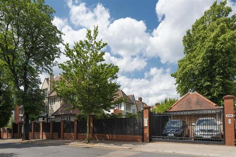 26 West Heath Avenue, London, NW11 7QL