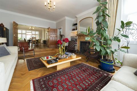 26 West Heath Avenue, London, NW11 7QL