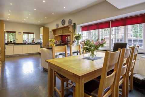 26 West Heath Avenue, London, NW11 7QL