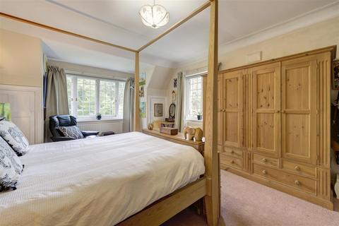 26 West Heath Avenue, London, NW11 7QL