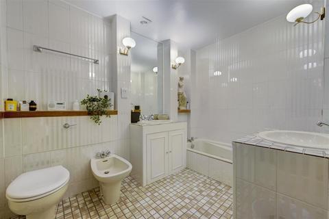 26 West Heath Avenue, London, NW11 7QL