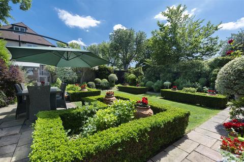 26 West Heath Avenue, London, NW11 7QL