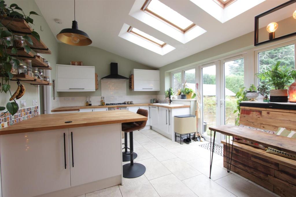 3. Kitchen (3).jpg