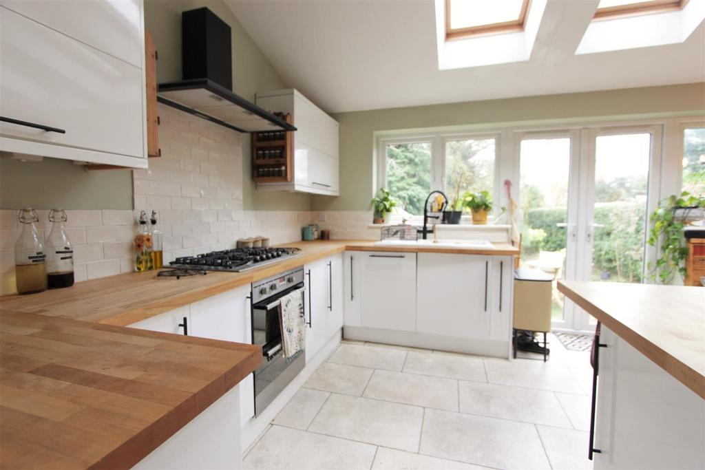 3. Kitchen.JPG