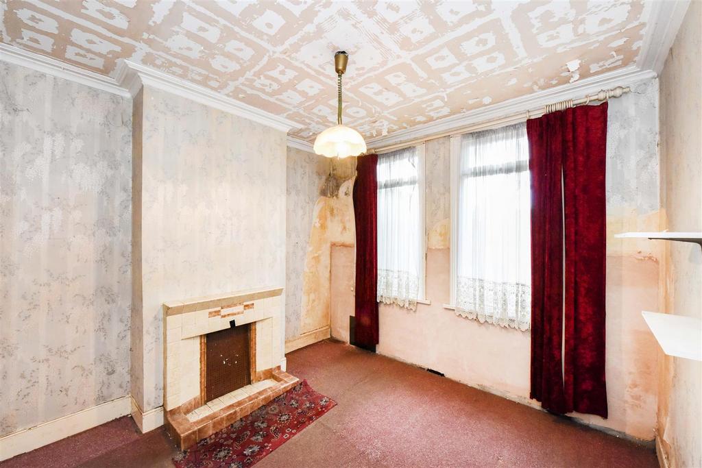 Perth Road, Leyton 2 bed flat £350,000