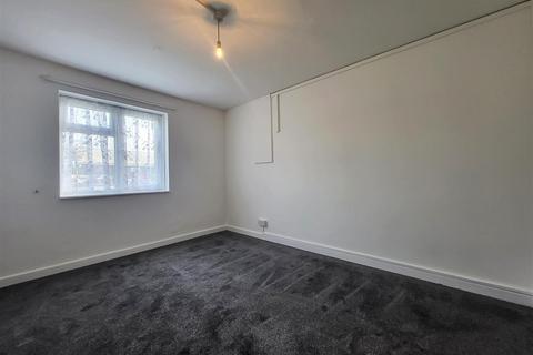 2 bedroom flat to rent - Beacon Court, Chester Road, Streetly, B74 2HT