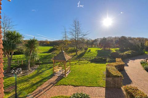 5 bedroom detached house for sale - Townsend Square, overlooking golf course, Kings Hill