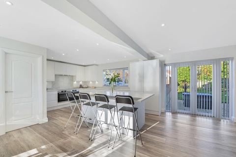 5 bedroom detached house for sale - Townsend Square, overlooking golf course, Kings Hill