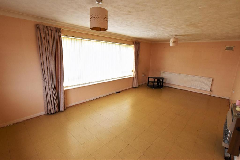 Compit Hills, Cromer 2 bed detached bungalow for sale £290,000