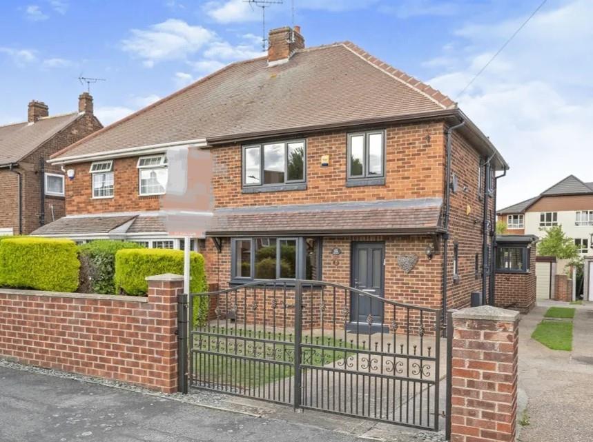 Lawn Avenue, Woodlands, Doncaster 3 bed semidetached house for sale