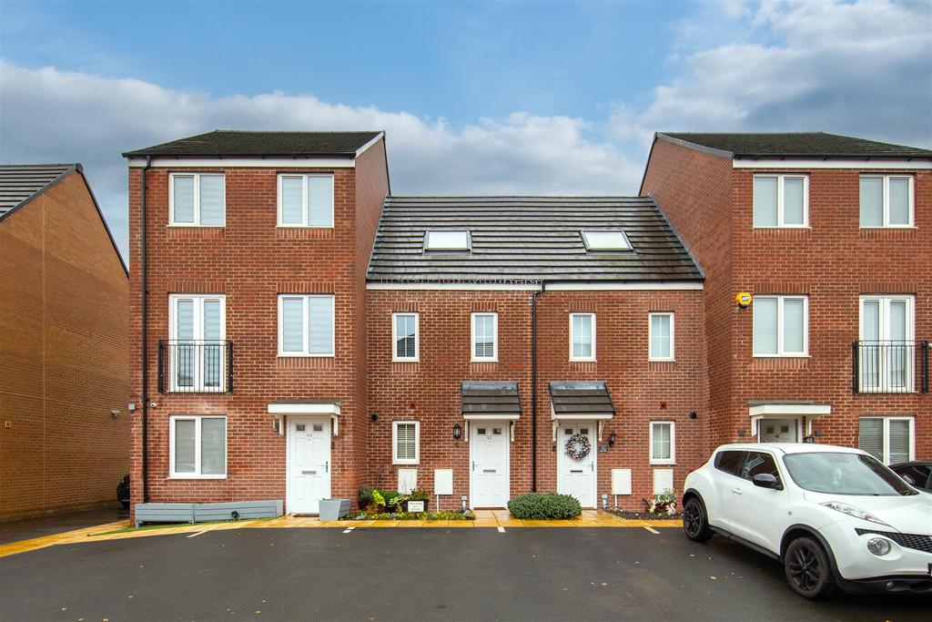 Tilling Green, Dunstable, Bedfordshire 3 bed townhouse for sale £325,000