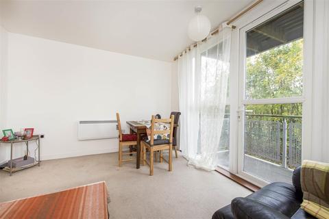 1 bedroom apartment for sale - Langhorn Drive, Twickenham