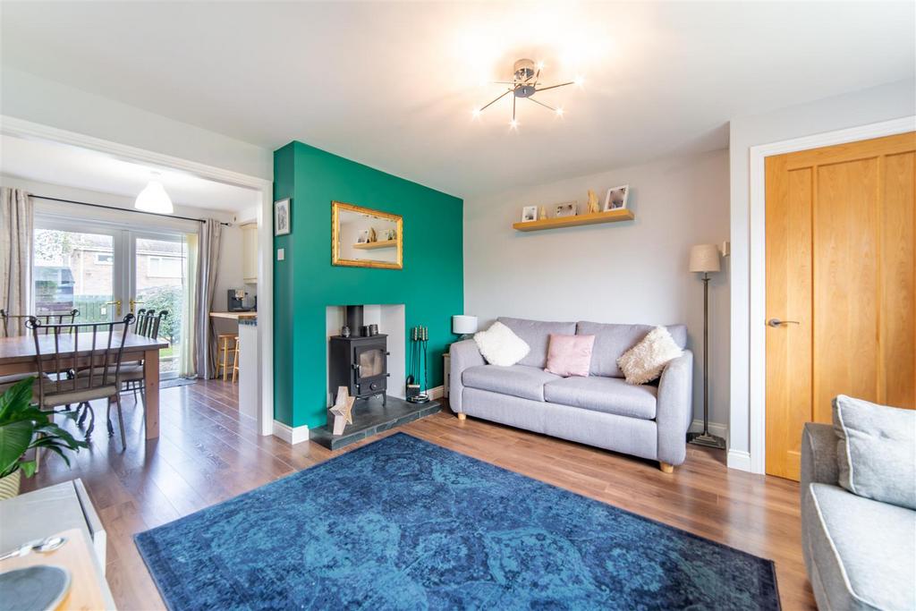 Chevington Close, Pegswood, Morpeth 3 bed semidetached house £180,000