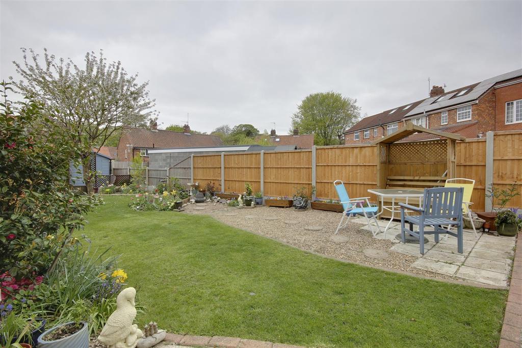 Corby Park, North Ferriby 3 bed semidetached house £250,000