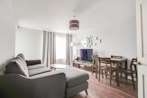 1 bedroom flat for sale - Robins Way, Hatfield