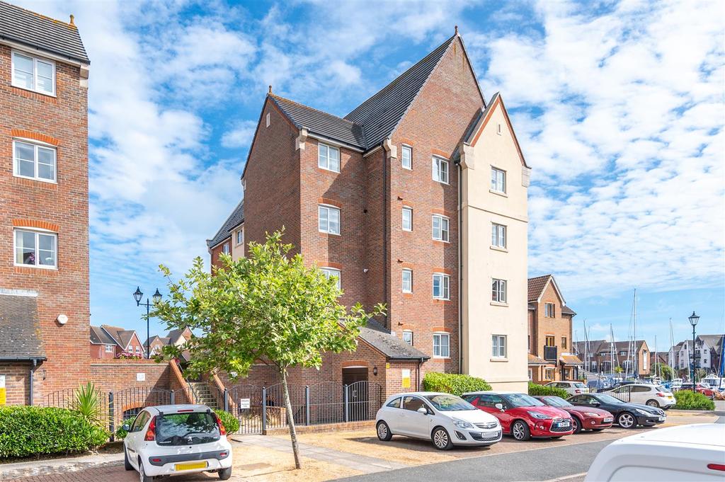 Daytona Quay, Eastbourne 2 bed flat for sale £260,000