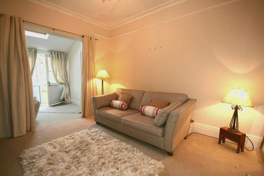 Appleton Road, Hale 1 bed apartment £850 pcm (£196 pw)