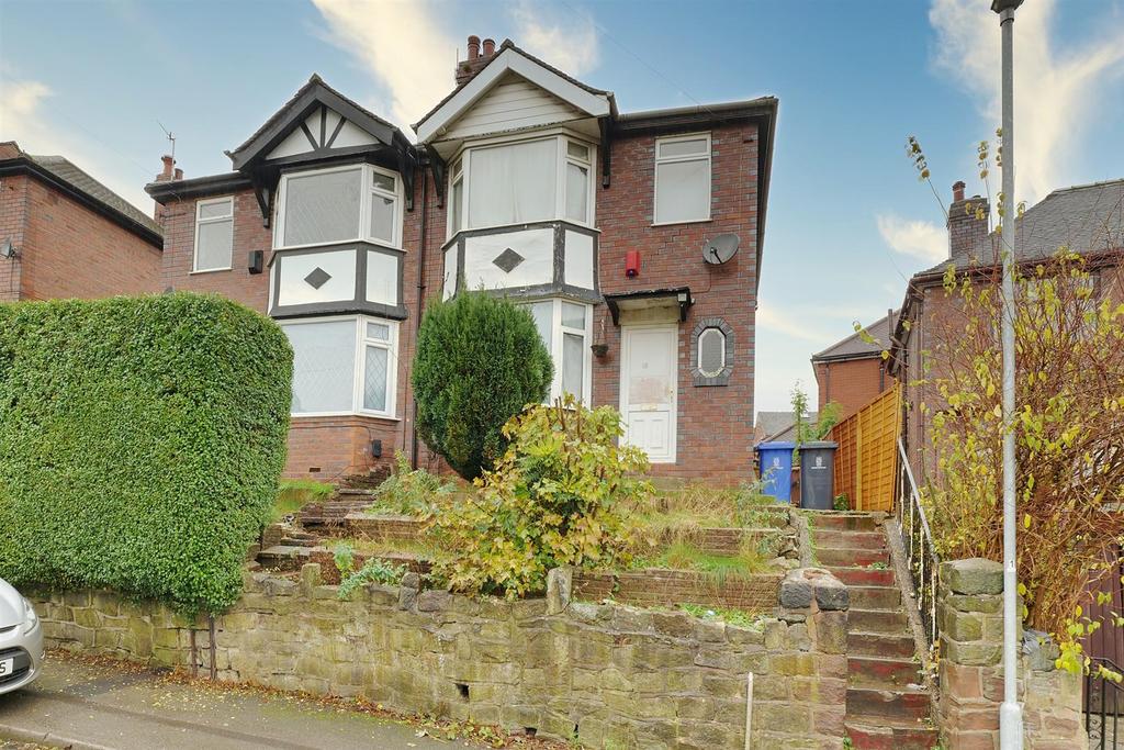 Northcote Avenue, Harthill... 3 bed semidetached house £105,000