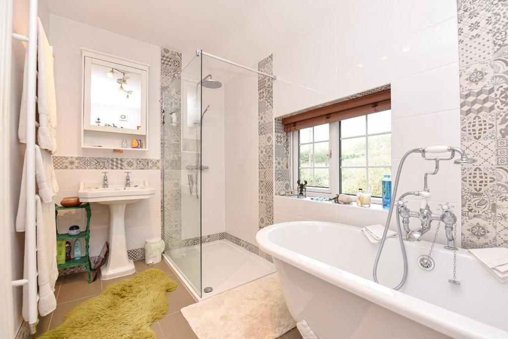 Principal En-Suite Bathroom