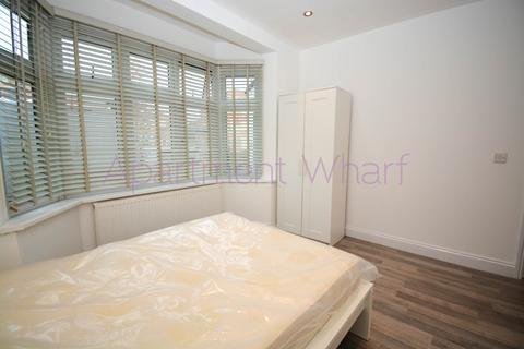 1 bedroom in a flat share to rent - Room F  Fremantle Road    (Ilford), London, IG6