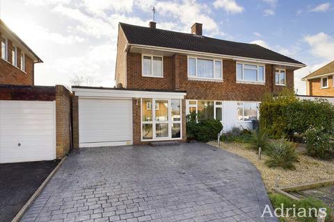 4 bedroom semi-detached house for sale - Priory Close, Beechenlea, Chelmsford