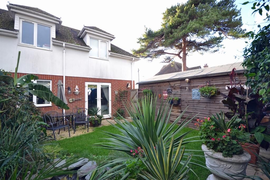 Church Road, Selsey, PO20 2 bed flat £259,950