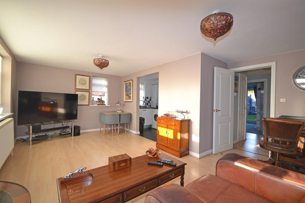 Church Road, Selsey, PO20 2 bed flat £259,950