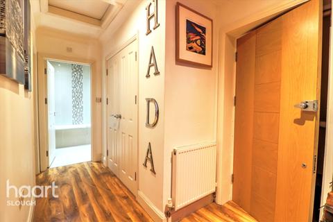 2 bedroom apartment for sale - Stoke Gardens, SLOUGH