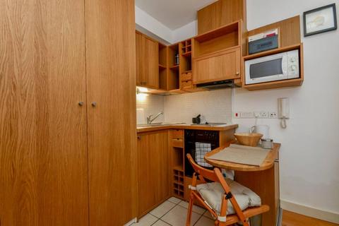 Studio to rent, Fairholme Road, West Kensington, London, W14