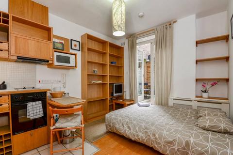 Studio to rent, Fairholme Road, West Kensington, London, W14
