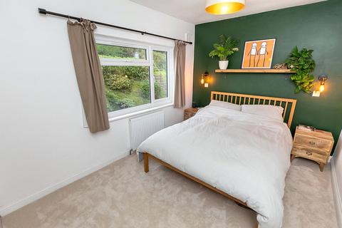 3 bedroom semi-detached house for sale - Clare Court, WOLDINGHAM, Caterham, Surrey, CR3