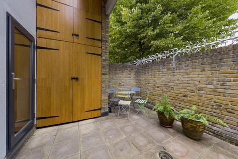 6 Godman Road, London, SE15 3SR