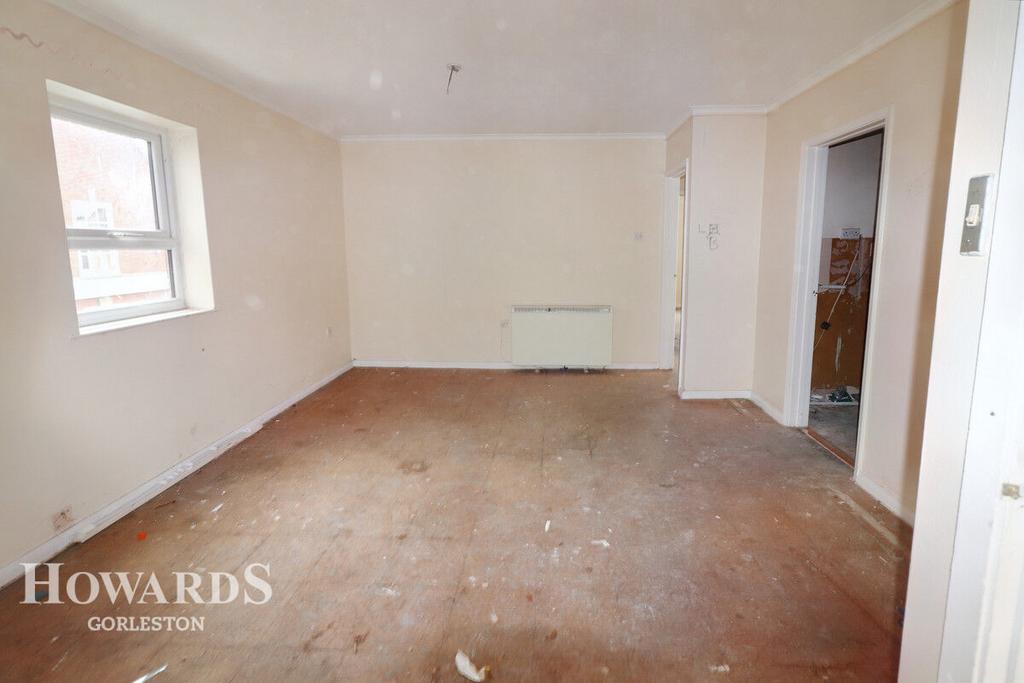 High Street, Gorleston 2 bed flat for sale £75,000