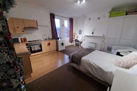 1 bedroom house to rent, Hyde Park Road, Leeds