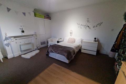 1 bedroom house to rent, Hyde Park Road, Leeds