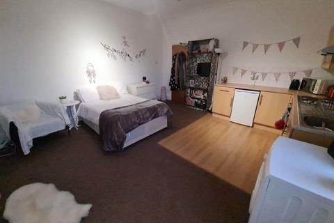 1 bedroom house to rent, Hyde Park Road, Leeds