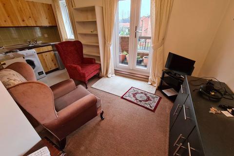 1 bedroom house to rent, Well Close Rise, Leeds