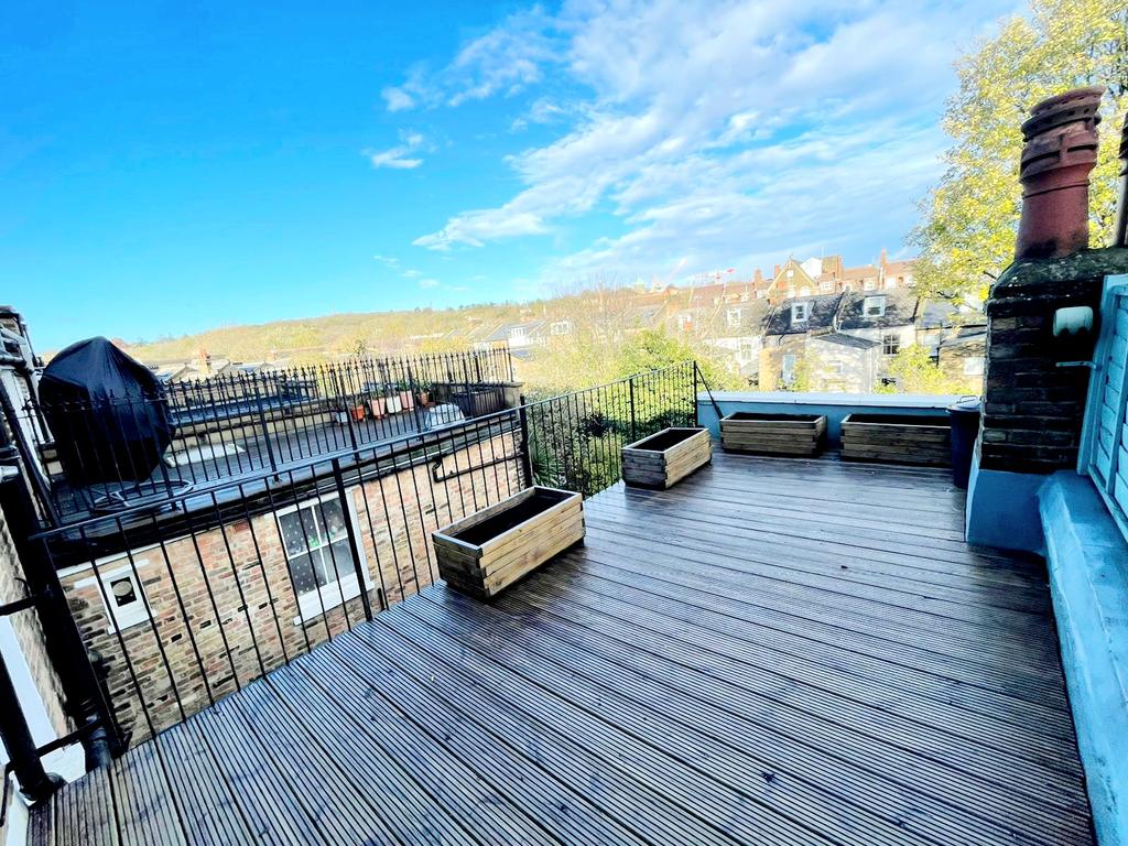 Bickerton Road, Archway, N19 2 bed flat £2,318 pcm (£535 pw)