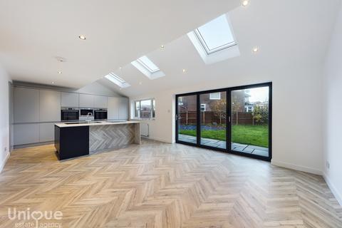 4 bedroom detached house for sale - Wentworth Avenue,  Fleetwood, FY7