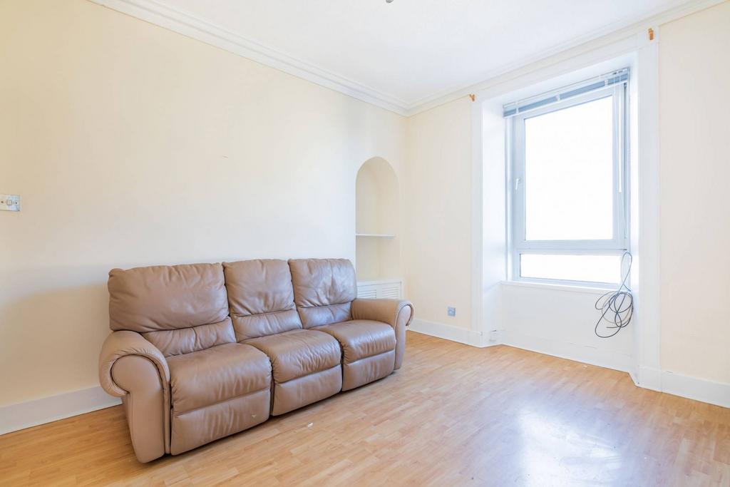 2L 669 Street, Aberdeen, AB25 3XP 1 bed flat for sale £50,000