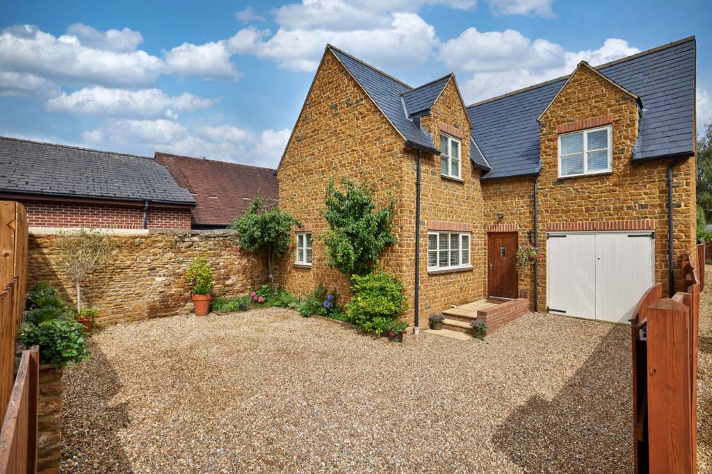 Main Road, Duston, Northampton NN5 6JF 3 bed detached house for sale