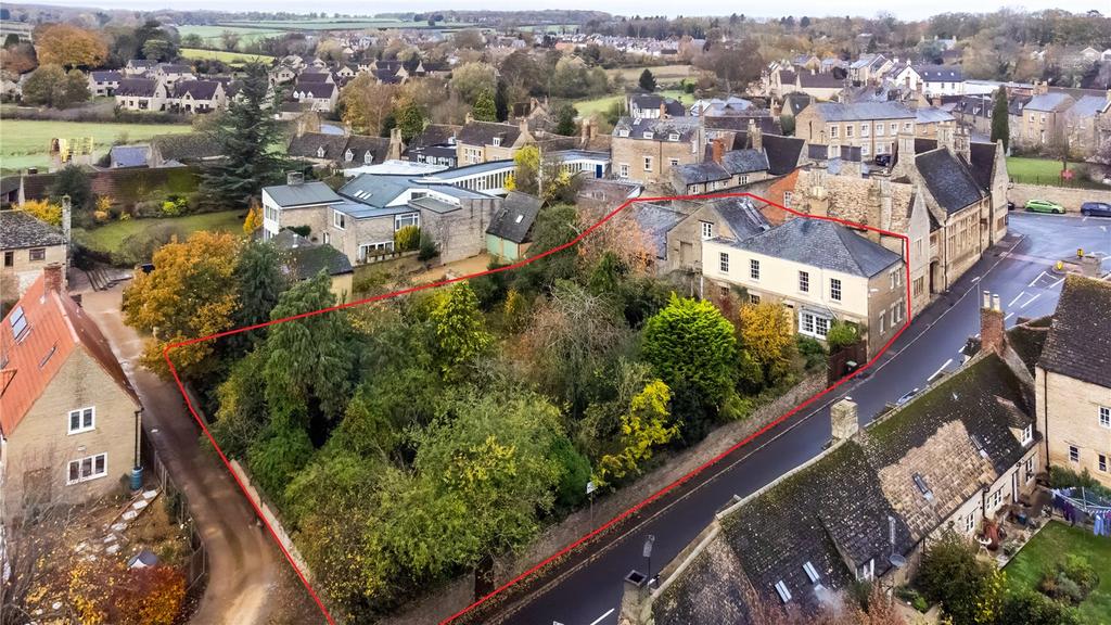 Mill Road, Oundle, Northamptonshire, PE8 5 bed house for sale £750,000
