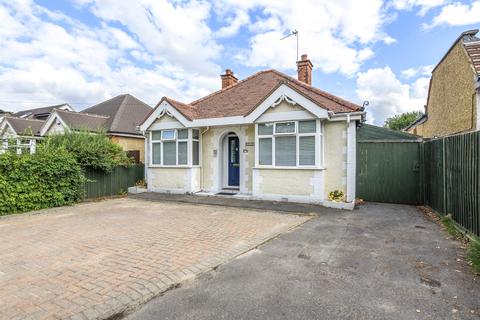 3 bedroom bungalow for sale - Crockford Park Road, Addlestone, Surrey, KT15