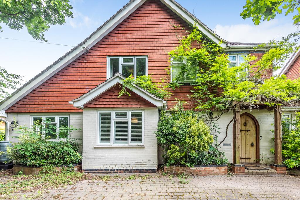 Coombelands Lane, Rowtown, Addlestone, Surrey, KT15 4 bed detached