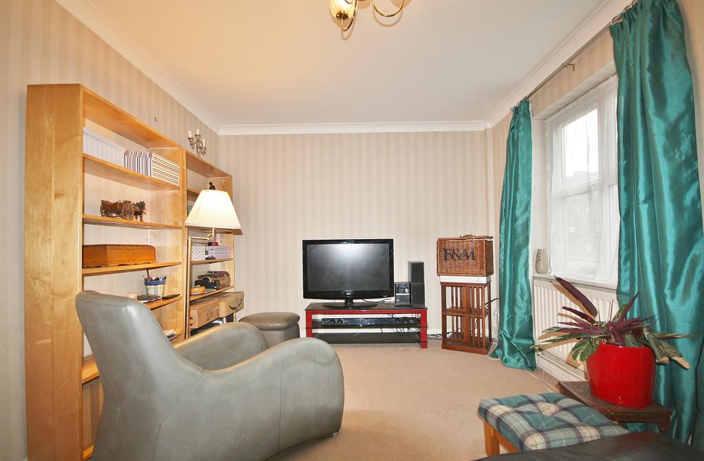 Jersey Close, Chertsey, Surrey, KT16 3 bed end of terrace house £450,000