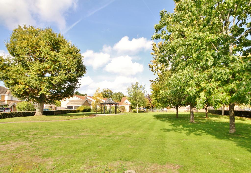 Spinney Oak, Clarendon Gate, Ottershaw, Chertsey, KT16 4 bed detached