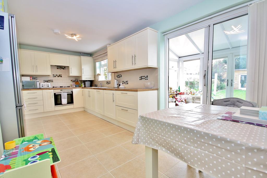 Fairway, Chertsey, Surrey, KT16 3 bed terraced house £475,000