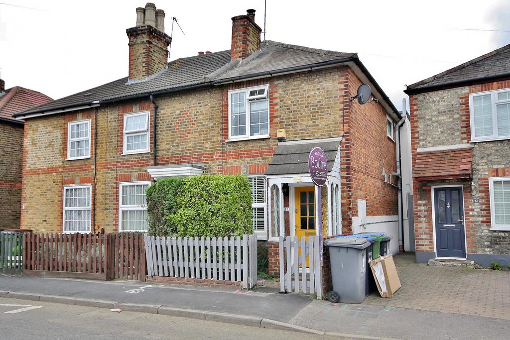 Fordwater Road, Chertsey, Surrey, KT16 2 bed end of terrace house £